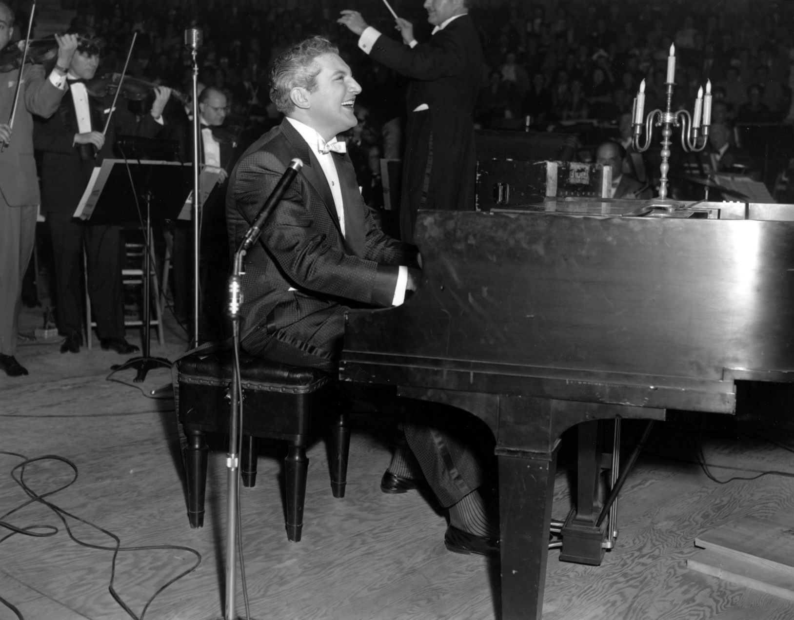 1954: LIBERACE
